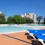 Relax Pool - Free Parking Garage Apartmán *